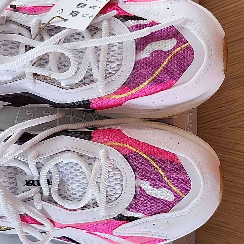 Womens Adidas Shoes - Picture 5 of 9